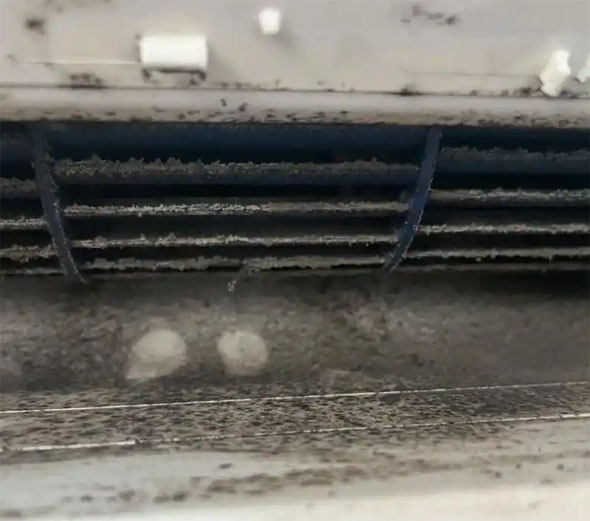 自流井空调吹的风有股烧焦味是怎么回事